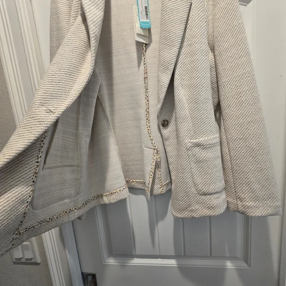 Skies Are Blue Textured Off White Blazer - Picture 3 of 6